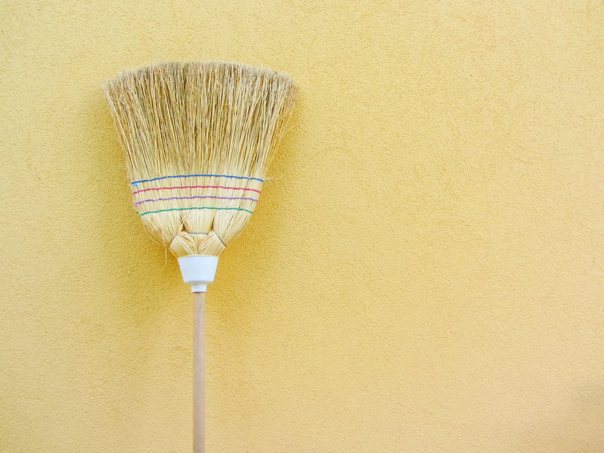 玄関のほうきの収納はどうする 生活感を出さずにしまう方法は コジカジ