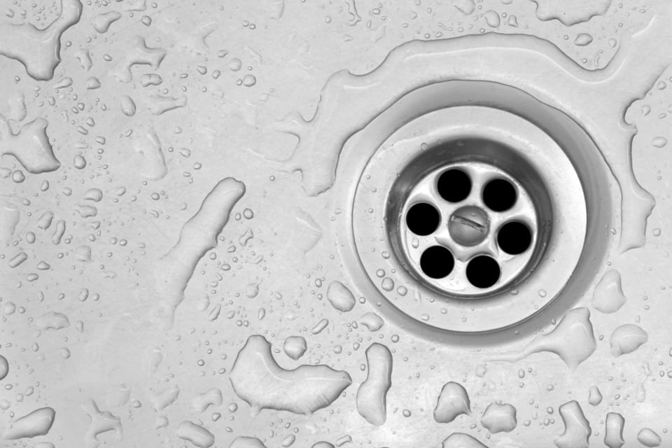 キッチンの排水溝が臭い 台所の悪臭の原因と効果的な対処方法は コジカジ キッチンの排水溝が臭い 台所の悪臭の原因と効果的な対処方法は コジカジ