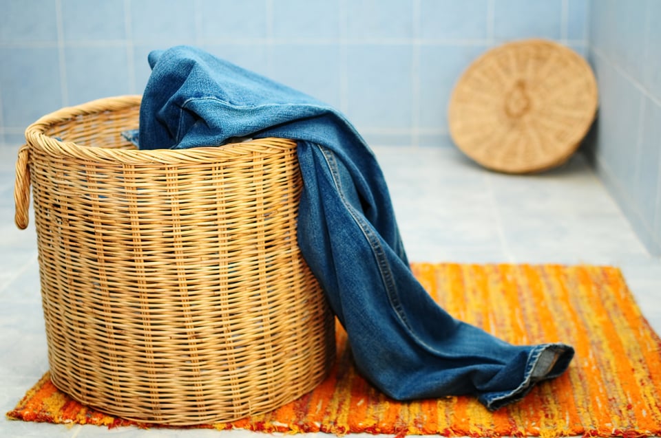 デニムの色移りの落とし方！白シャツや革製品の色移りは防げる？ コジカジ