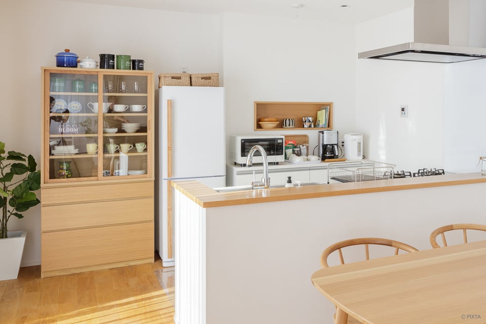 引き戸の食器棚が気になる 省スペースでスッキリ置ける5選 コジカジ