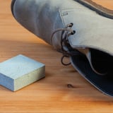 スエード靴のカビの落とし方 カビ取りスプレーで落とせるの コジカジ