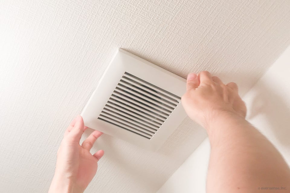 換気扇が臭い 匂いの原因や取り方は 止めると臭いときは コジカジ