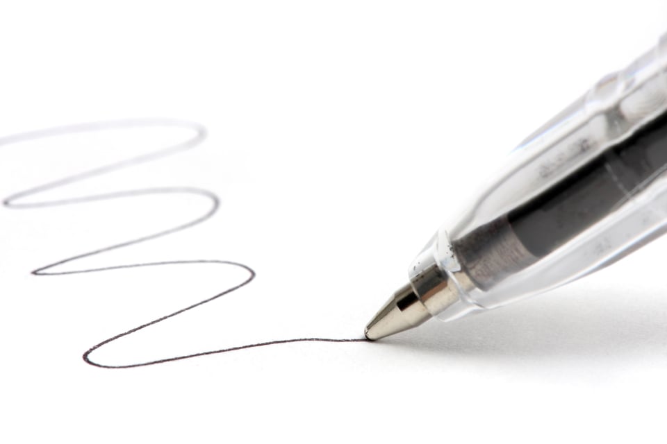 ボールペンを洗濯してしまった｜白い服についたインクの落とし方は？ コジカジ