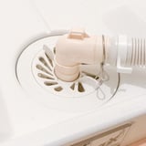 洗濯機の排水口の掃除 パイプユニッシュがあれば簡単キレイに コジカジ