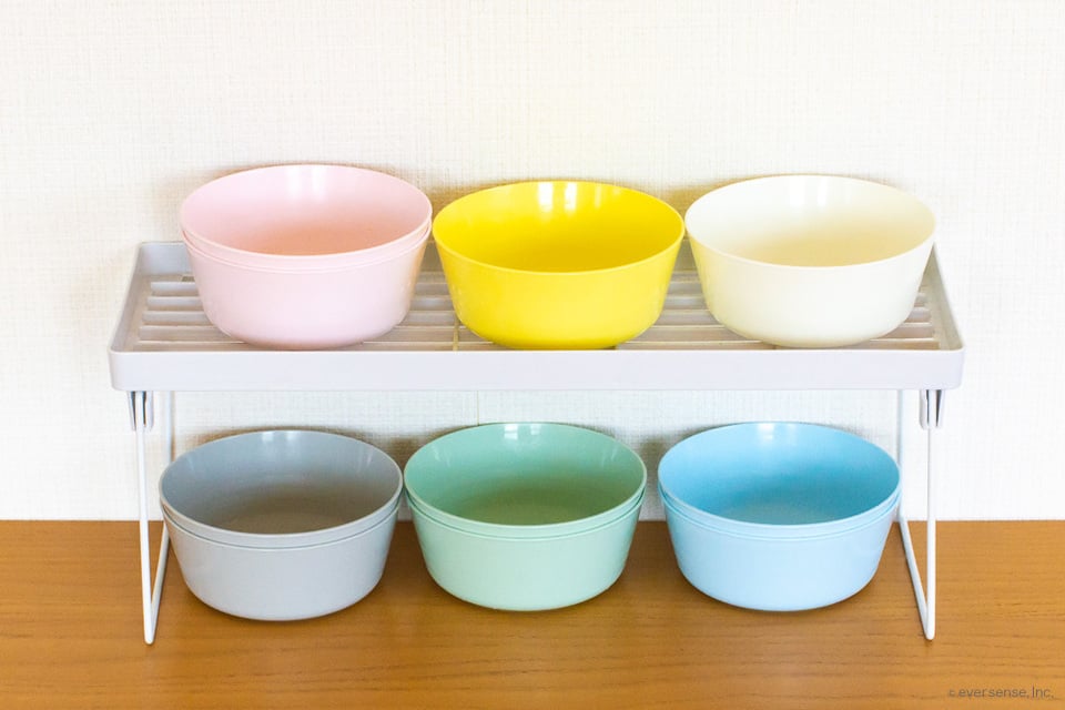 実例集 100均グッズでお皿を収納しよう スッキリ使いやすく コジカジ