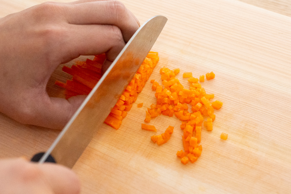 人参のみじん切り｜基本の方法やスライサーを使った簡単なやり方は？ コジカジ
